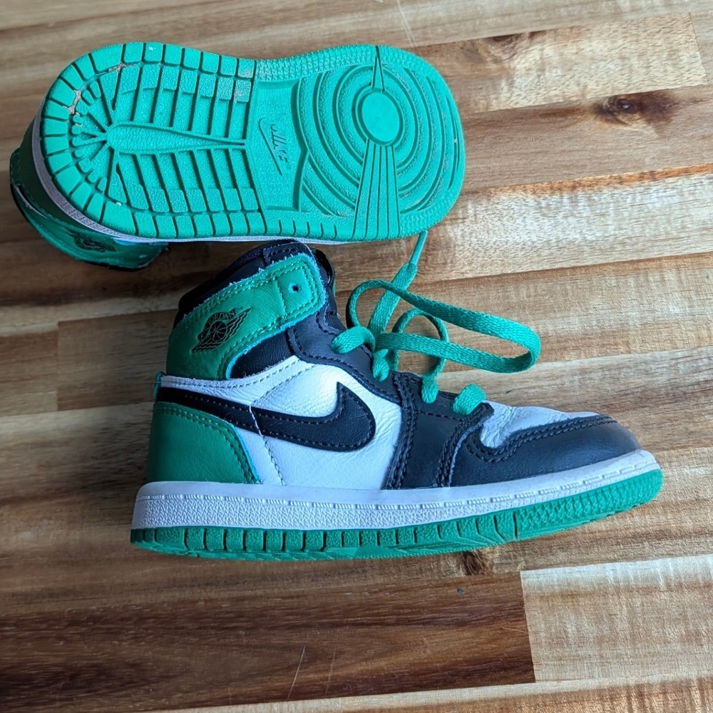 Nike‎ Air Jordan 1 Retro High OG Lucky Green Toddler Sneakers Size 8 Toddler - Picture 9 of 10